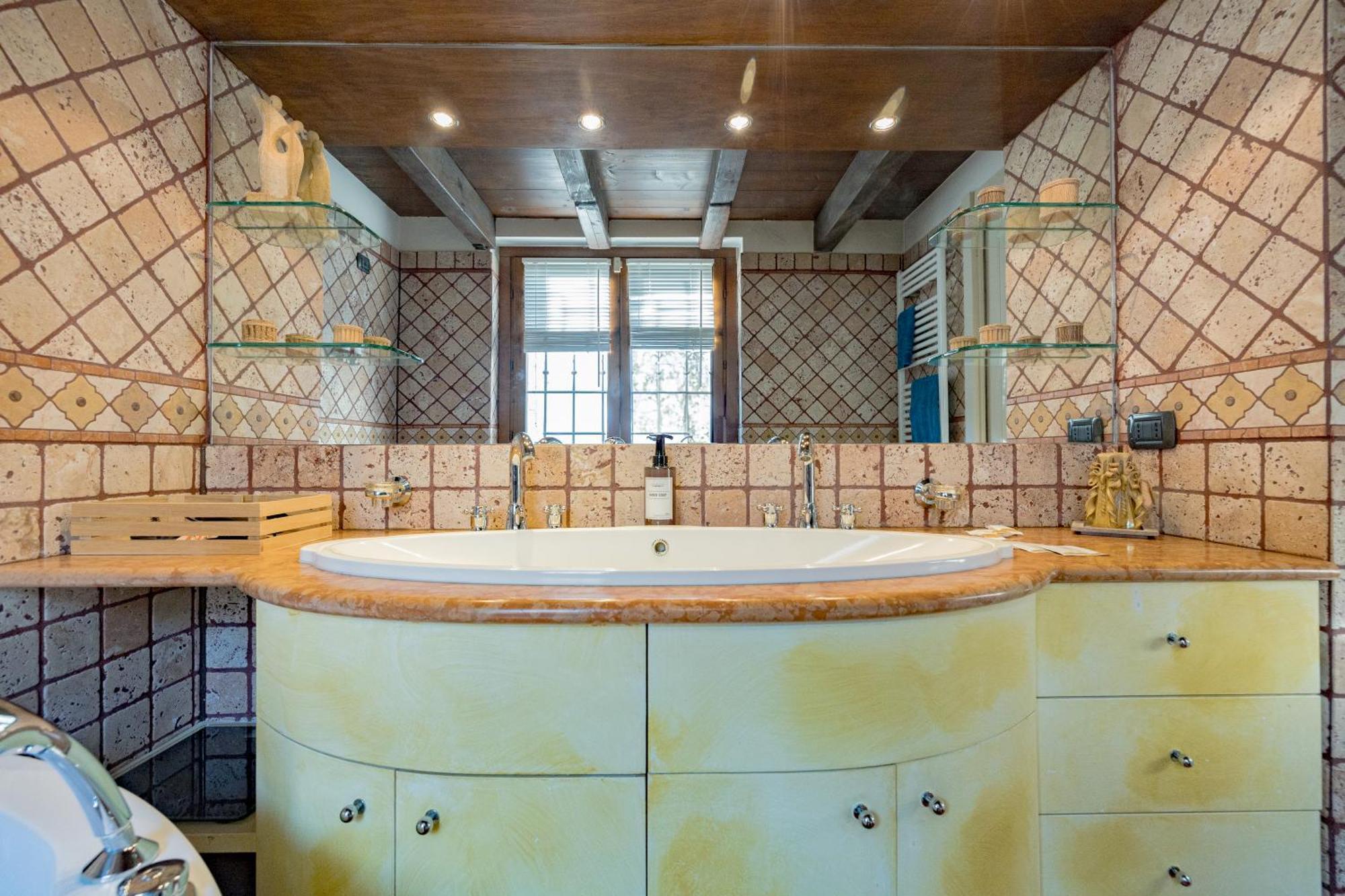 Malpensa Jacuzzi House Holiday home Ferno