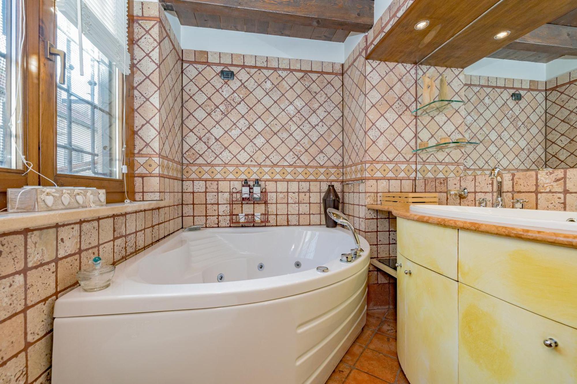 Malpensa Jacuzzi House