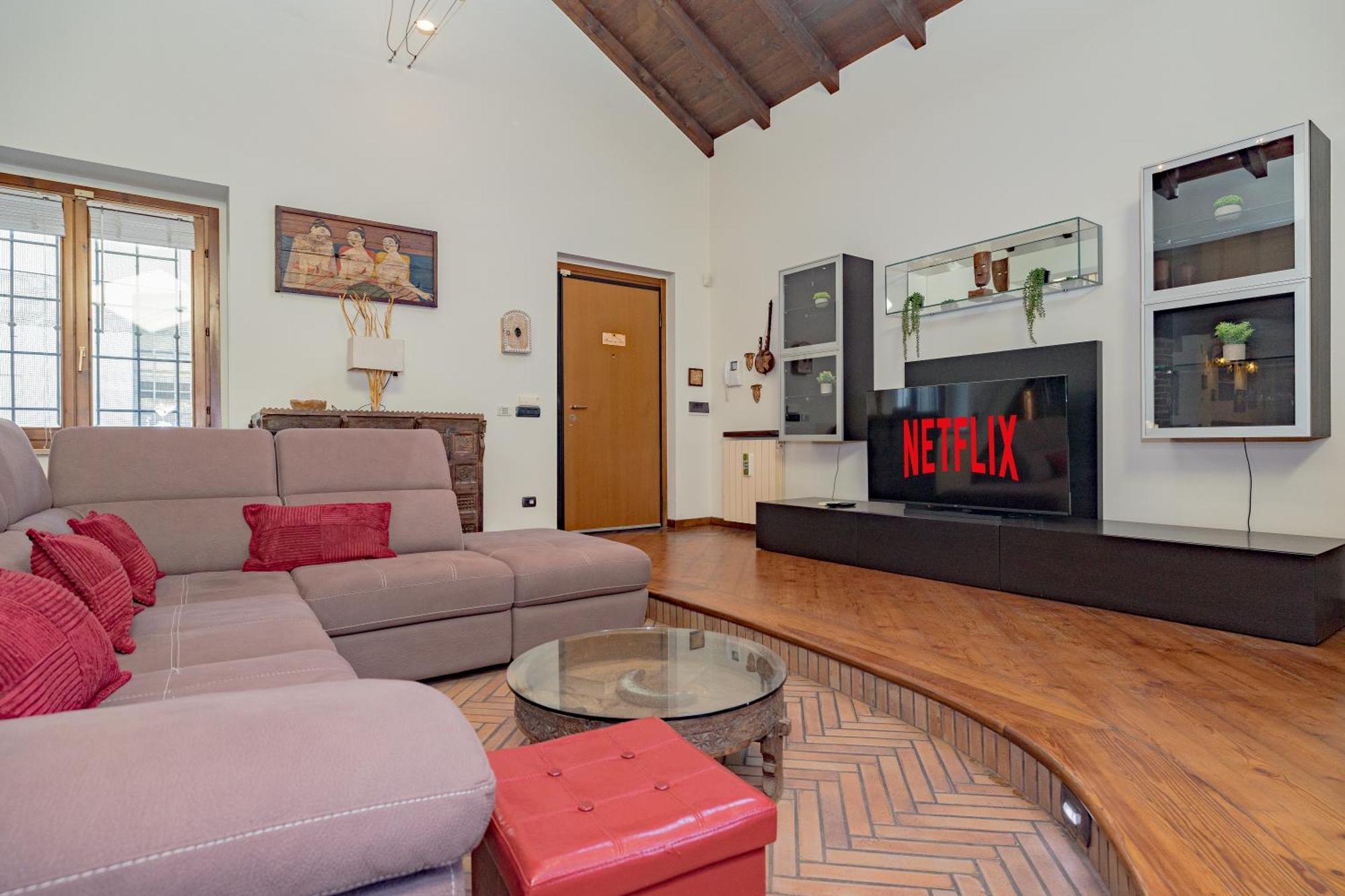 Malpensa Jacuzzi House Holiday home Ferno