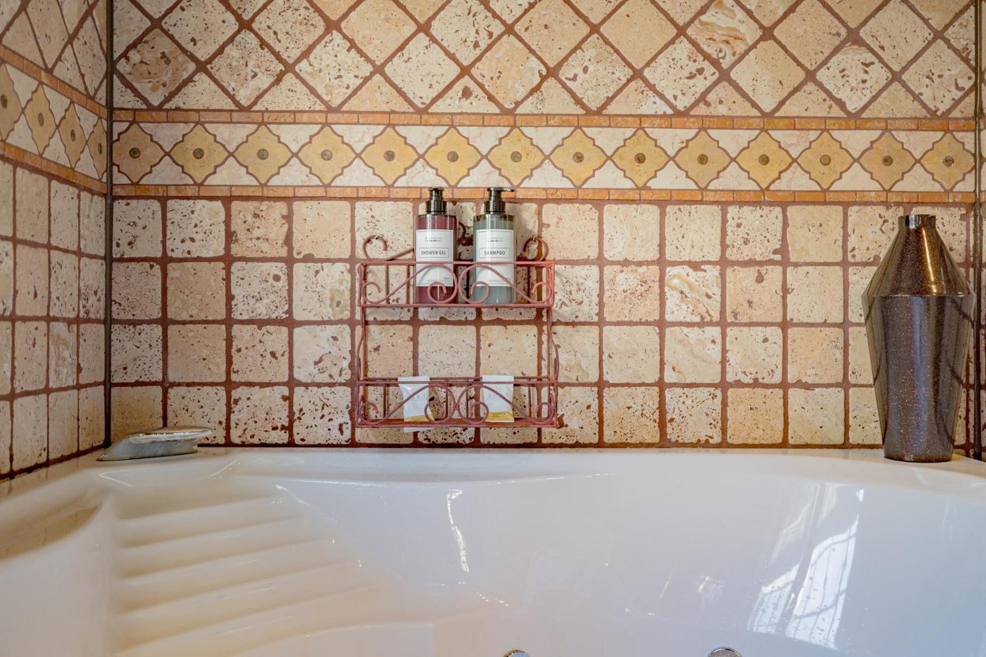 Malpensa Jacuzzi House